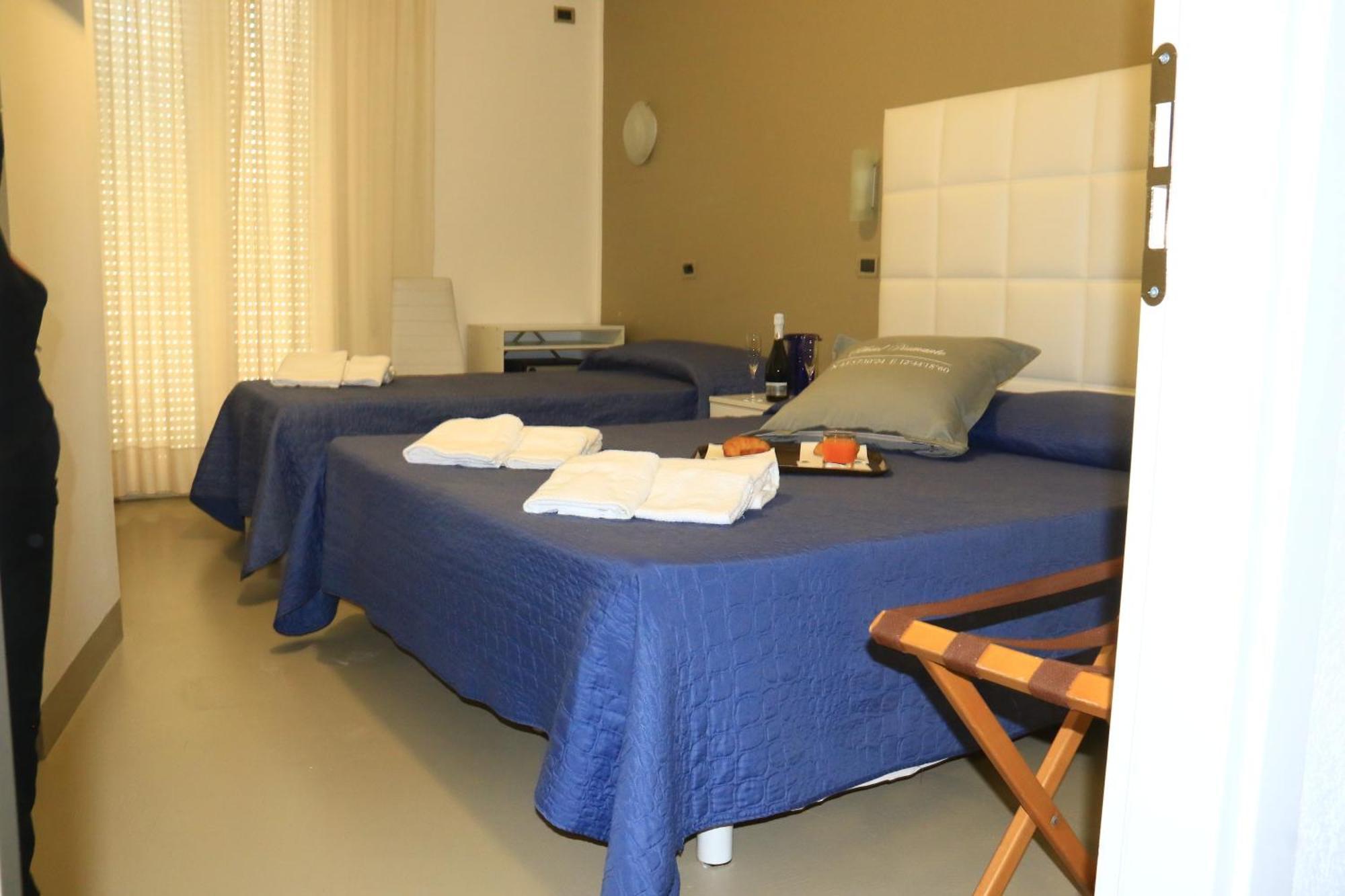 Hotel Diamante Cattolica Exterior photo
